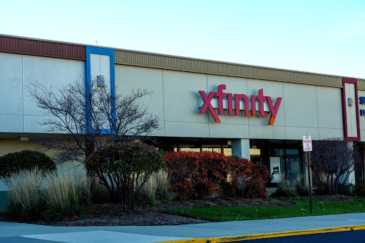 Internet Service Provider «XFINITY Store by Comcast», reviews and photos, 1229 E Golf Rd, Schaumburg, IL 60173, USA