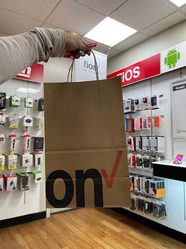Cell Phone Store «Wireless World Communications Verizon Wireless Premium Retailer», reviews and photos, 852 River Rd, New Milford, NJ 07641, USA