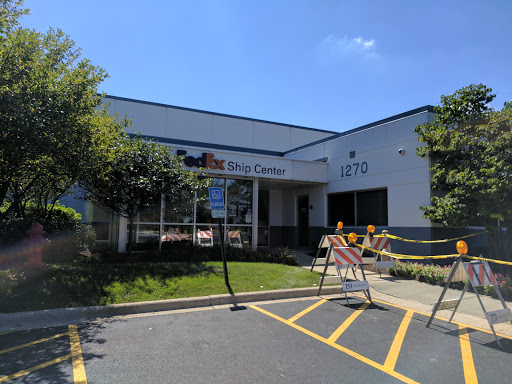 Shipping and Mailing Service «FedEx Ship Center», reviews and photos, 1270 Wilkening Rd, Schaumburg, IL 60173, USA