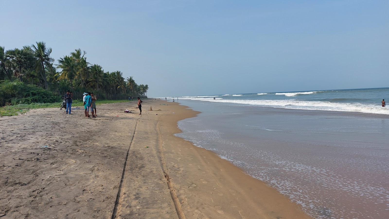 Velankanni Beach的照片 带有碧绿色水表面