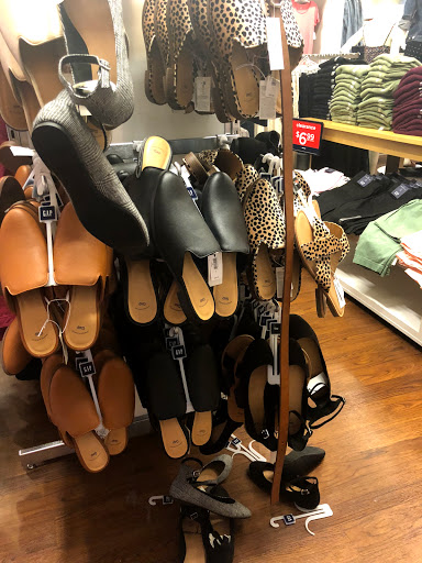 Clothing Store «Gap», reviews and photos, 18511 Outlet Blvd, Chesterfield, MO 63005, USA