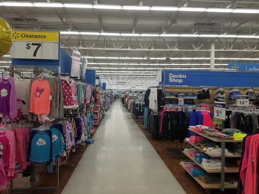 Department Store «Walmart Supercenter», reviews and photos, 30729 Lyon Center Dr, New Hudson, MI 48165, USA