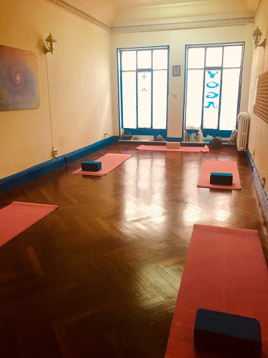Escuela De Yoga 'Plaza Nueva' - Sanatana Dharma Bilbao