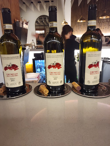 Wine Store «UnWined», reviews and photos, 1600 Belle View Blvd, Alexandria, VA 22307, USA