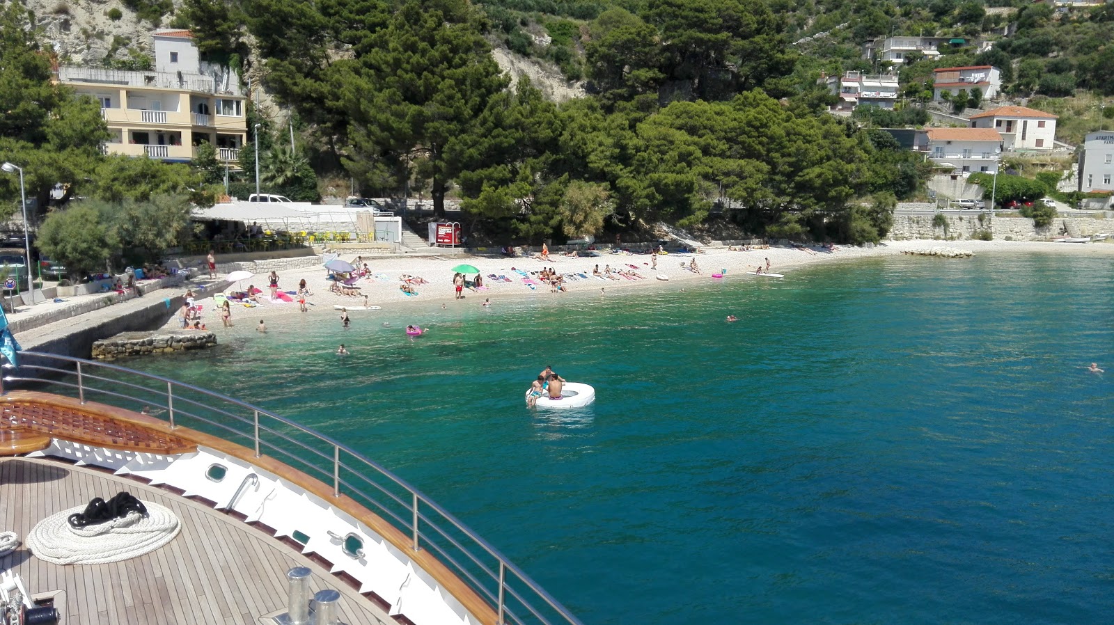 Foto de Krilo beach área de comodidades