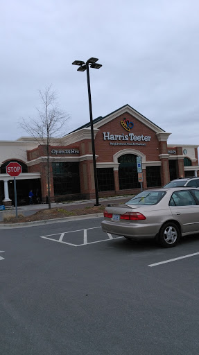 Shopping Mall «Cary Village Square Shopping Center», reviews and photos, 657 Cary Towne Blvd, Cary, NC 27511, USA