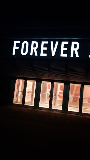 Clothing Store «Forever 21», reviews and photos, 651 Kapkowski Rd, Elizabeth, NJ 07201, USA