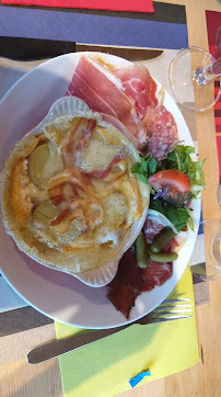 Raclette du Restaurant français Le Gros Caillou à Saint-Sorlin-d'Arves - n°3