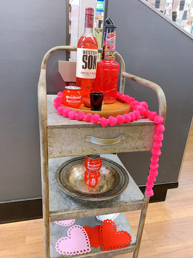 Liquor Store «Grants Pass Liquor Stores», reviews and photos, 210 SE 8th St, Grants Pass, OR 97526, USA