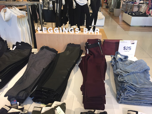 Clothing Store «Gap», reviews and photos, 673 Collins Ave, Miami Beach, FL 33139, USA