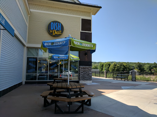 Shopping Mall «The Shoppes at Farmington Valley», reviews and photos, 110 Albany Turnpike, Canton, CT 06019, USA