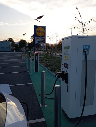 Borne de recharge de véhicules électriques Lidl Station de recharge Saint-Julien-en-Genevois