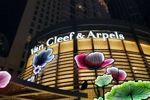 Van Cleef & Arpels (Dubai - Les Salons Dubai Opera) image