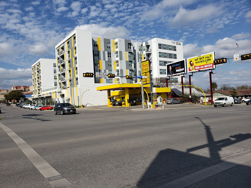 Convenience Store «Yellow Store», reviews and photos, 301 E Hopkins St, San Marcos, TX 78666, USA