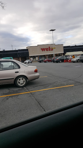 Supermarket «Weis Markets», reviews and photos, 1220 Chestnut St, Emmaus, PA 18049, USA