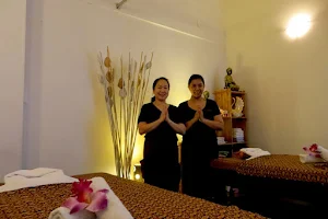 Amazes Thai Massage & Spa image