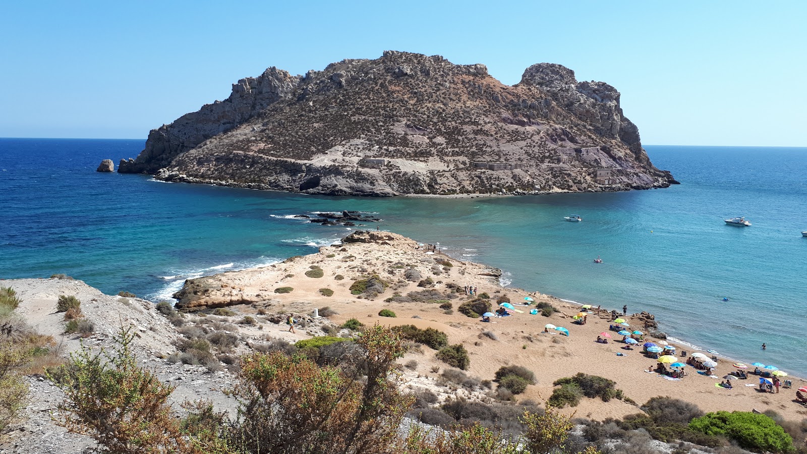 Foto di La Playa Amarilla con una superficie del sabbia beige