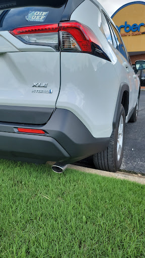 Auto Body Shop «Gerber Collision & Glass», reviews and photos, 850 Joe Frank Harris Pkwy SE, Cartersville, GA 30120, USA