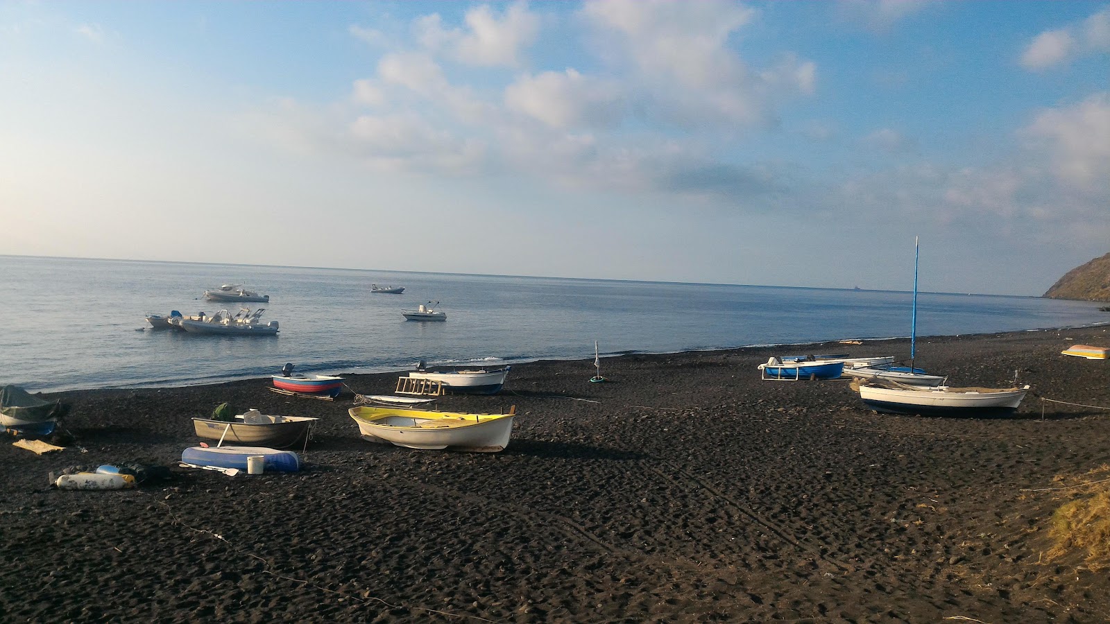 Scari Beach'in fotoğrafı biraz temiz temizlik seviyesi ile