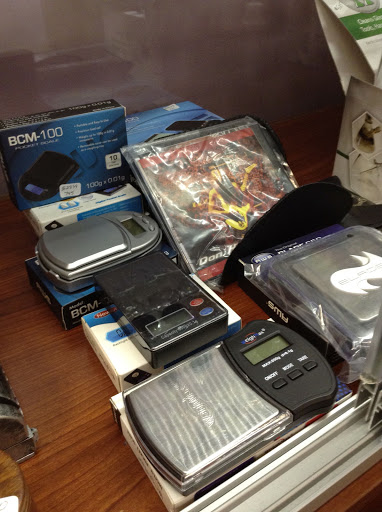 Tobacco Shop «Kittery Discount Smoke Shop», reviews and photos, 99 State Rd, Kittery, ME 03904, USA