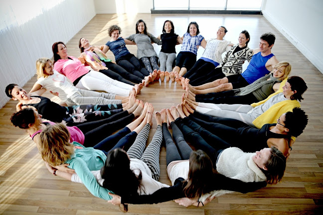 Rezensionen über YogaLife Teacher Training Geneva in Genf - Yoga-Studio