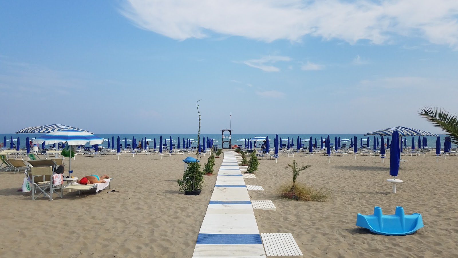 Foto de Praia de Marina di Pisticci - lugar popular entre os apreciadores de relaxamento