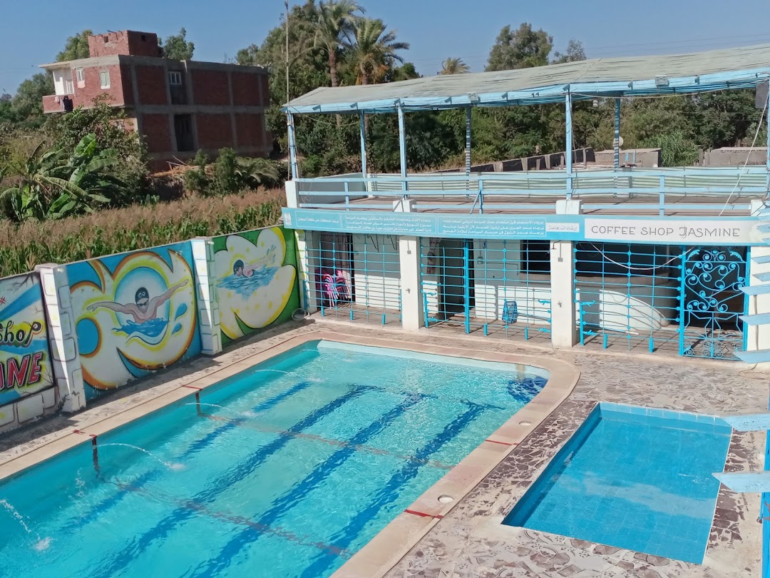 حمام سباحة تابع ل قرية الياسمين
