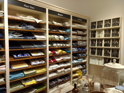 Kitchen Supply Store «Williams-Sonoma», reviews and photos, 2030 Bond St #180, Charlottesville, VA 22901, USA