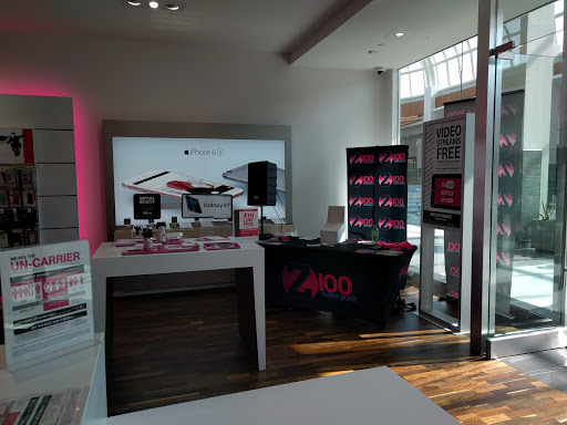 Cell Phone Store «T-Mobile», reviews and photos, 630 Old Country Rd #499a, Garden City, NY 11530, USA