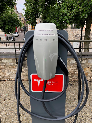 Borne de recharge de véhicules électriques Tesla Destination Charger Vitré
