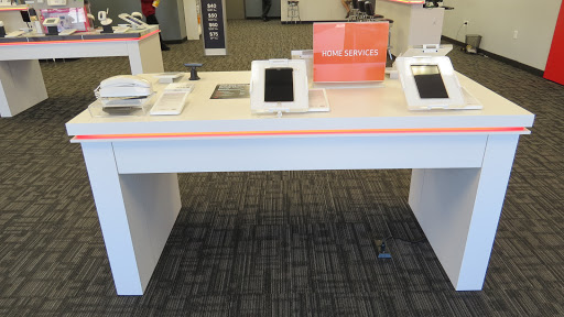 Cell Phone Store «Verizon Wireless Premium Retailer - Cellular & More», reviews and photos, 1192 S Main St #300, Chelsea, MI 48118, USA