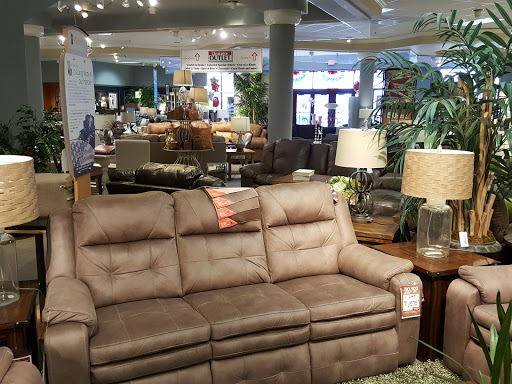 Mattress Store «Wolf Furniture», reviews and photos, 4661 Lindle Rd, Harrisburg, PA 17111, USA