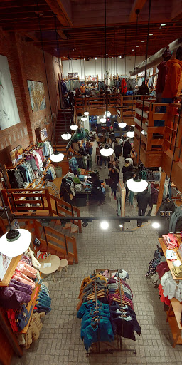 Clothing Store «Patagonia Boston», reviews and photos, 346 Newbury St, Boston, MA 02115, USA