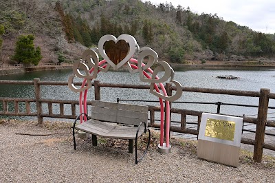 恋人の聖地 伊自良湖 恋する絵馬