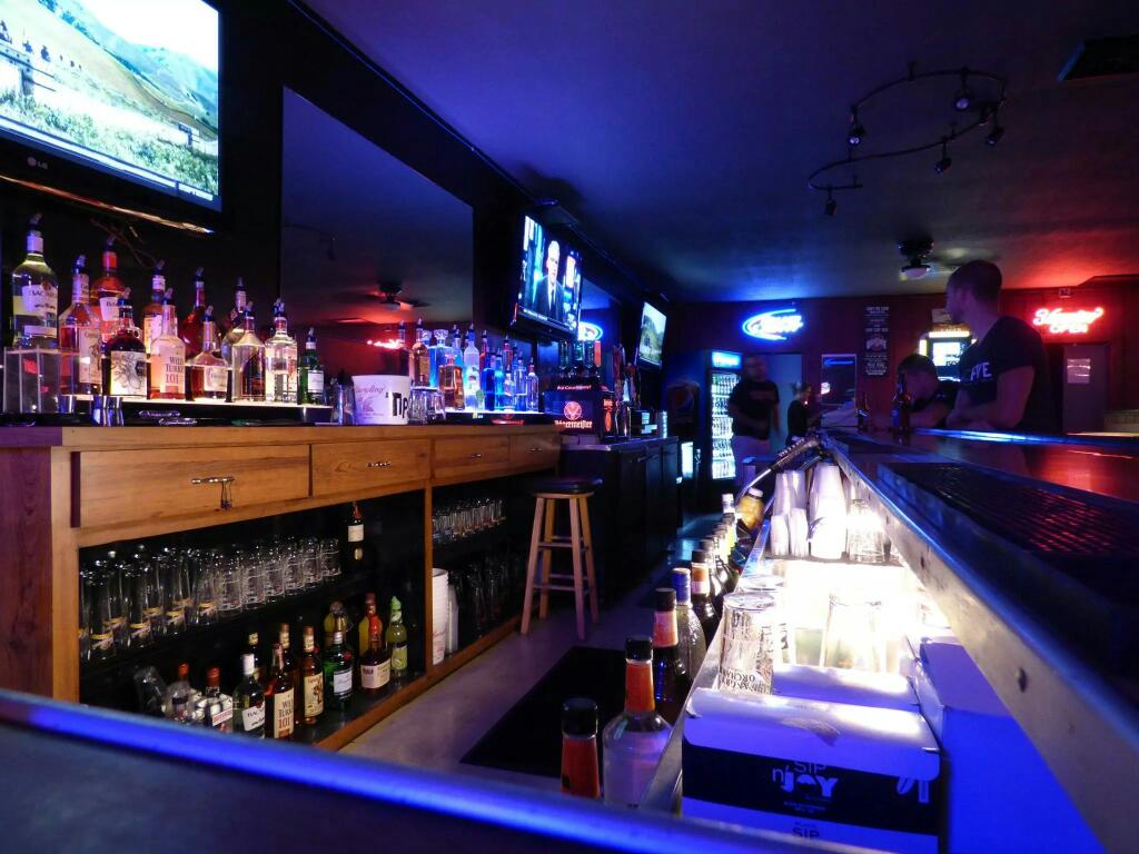 Madden's Bar and Grill 44446