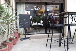 Le Trio Restaurant and Bar image