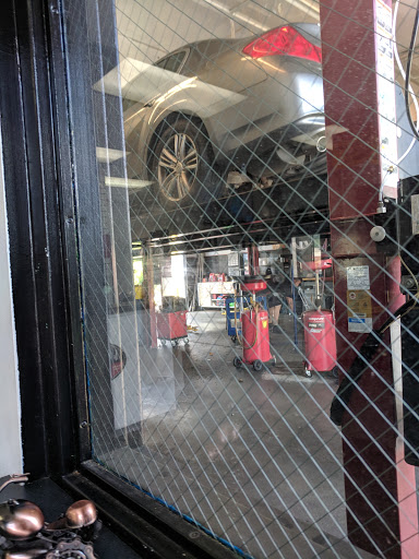 Auto Repair Shop «Wade Automotive Repair», reviews and photos, 5528 Chamblee Dunwoody Rd, Dunwoody, GA 30338, USA