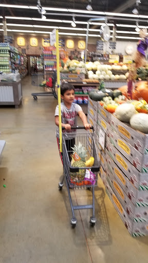 Grocery Store «Fresh Thyme Farmers Market - Omaha», reviews and photos, 14949 Evans Plaza, Omaha, NE 68116, USA