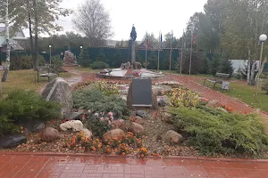 Memorial to fallen soldiers image