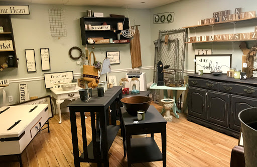 Consignment Shop «Trader Maes Decor & Artist Market», reviews and photos, 2001 Rock Springs Rd, Apopka, FL 32712, USA