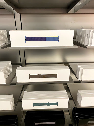 Computer Store «Apple Walt Whitman», reviews and photos, 160 Walt Whitman Rd, Huntington Station, NY 11746, USA