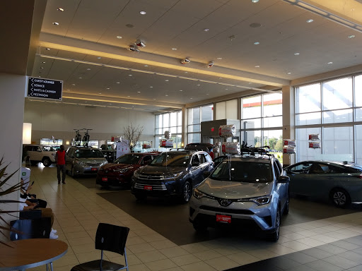 Toyota Dealer «Luther Brookdale Toyota», reviews and photos, 6700 Brooklyn Blvd, Brooklyn Center, MN 55429, USA