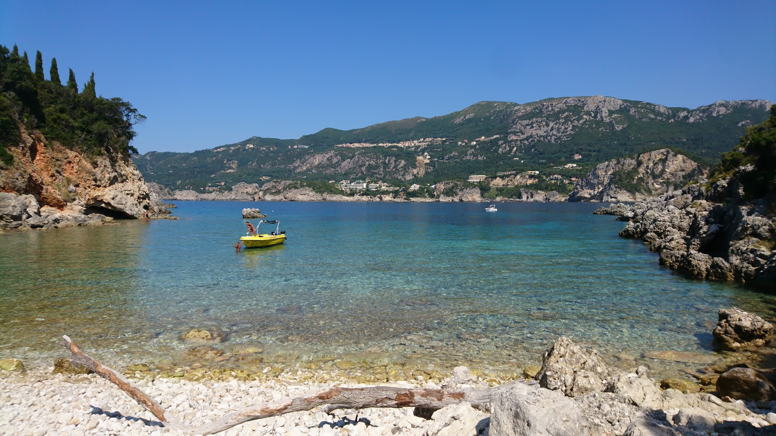 Zdjęcie Limni beach i jego piękne krajobrazy