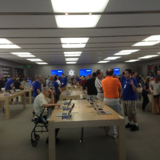 Computer Store «Apple Somerset», reviews and photos, 2800 W Big Beaver Rd, Troy, MI 48084, USA