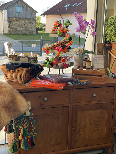 Lucky dog Futterladen unter Denkendorf, 
