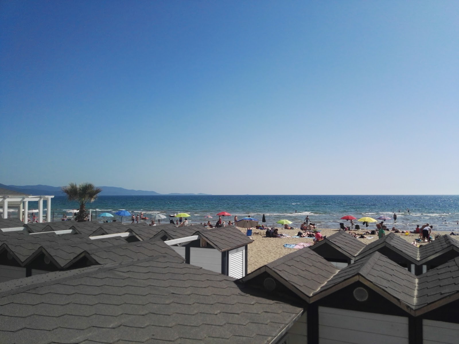 Foto di Ultima Spiaggia con una superficie del acqua cristallina