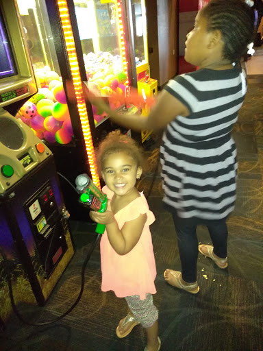 Movie Theater «Regal Cinemas Largo Mall 8», reviews and photos, 10500 Ulmerton Road East, Largo, FL 33771, USA