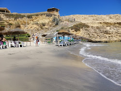 Ain Mestir'in fotoğrafı doğrudan plaj ile birlikte