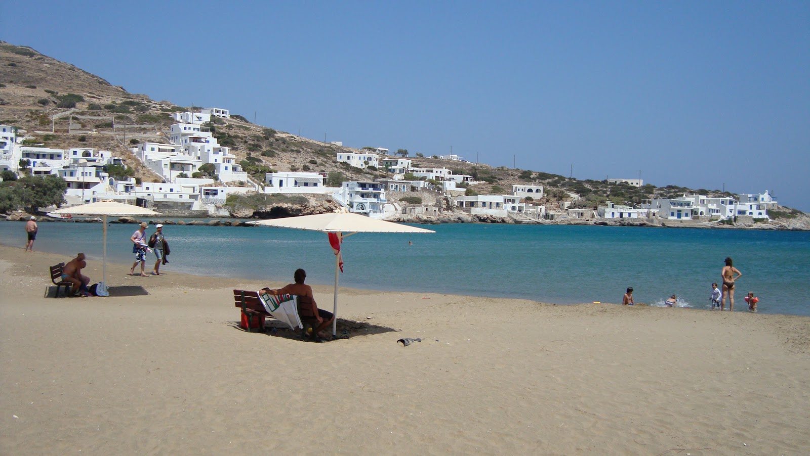 Foto de Sikinos' beach área de servicios