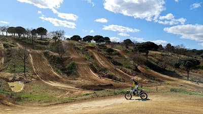 moto club les costières à Beauvoisin